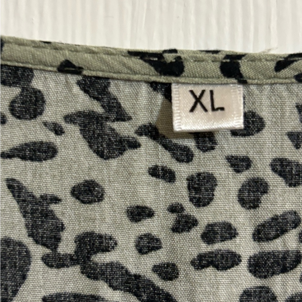 Two Stylish Patterned Midi Dresses - image 3